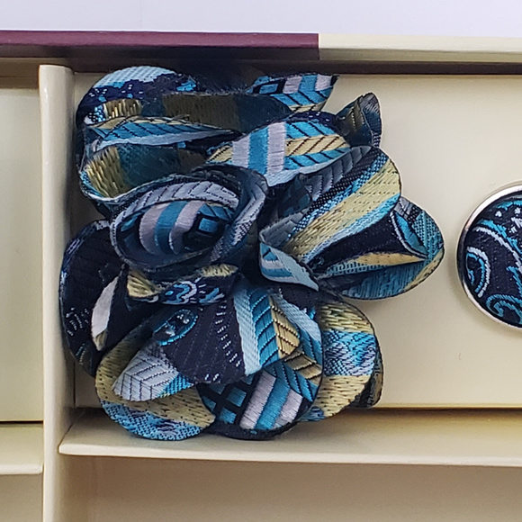 Blue Green Necktie Sock Bud Hanky Cuff Link Set - Picture 5 of 6